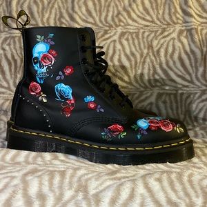 Skull & Roses Dr. Martens